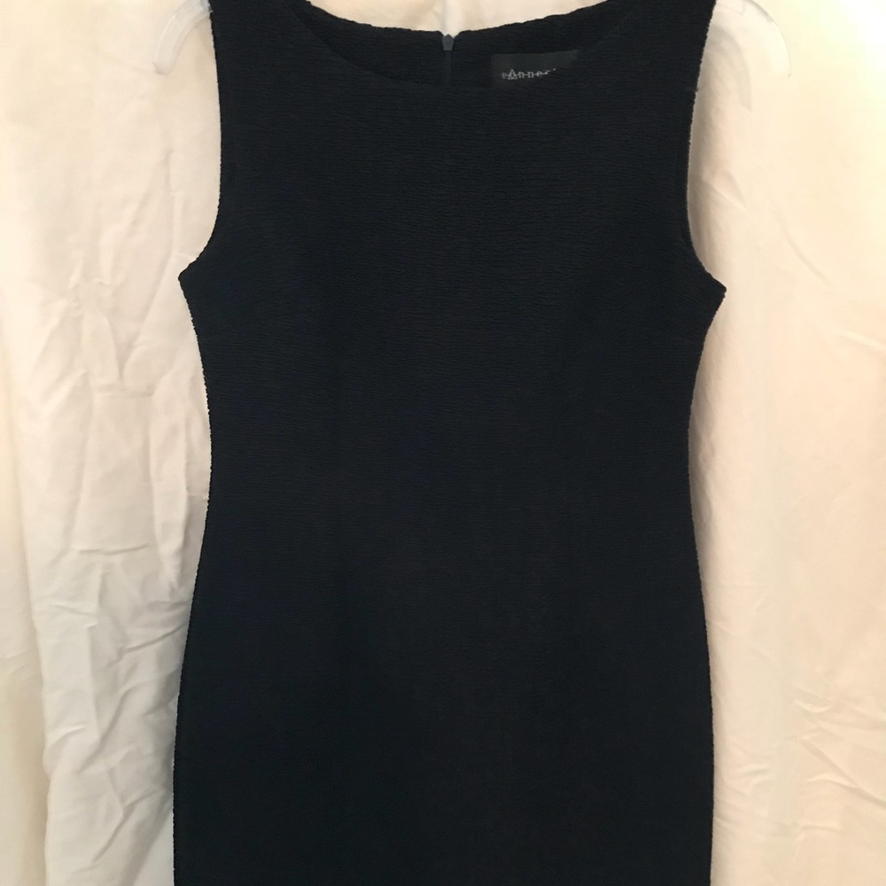Black dress - Picture 8 of 8